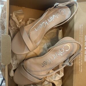 Calvin Klein Women's Beige Heels 7,5